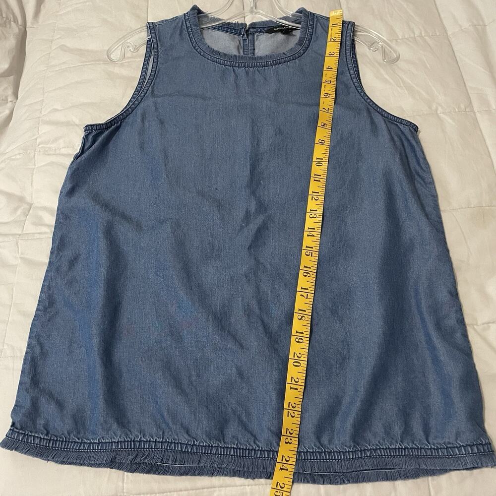 Banana Republic Blouse Women Small Blue Sleeveless Chambray Denim Fringe Trim - Picture 4 of 8